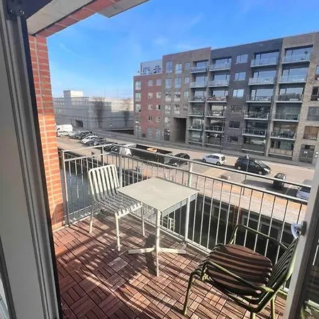 Stilren Lejlighed I Nybygget Havnekvarter. *