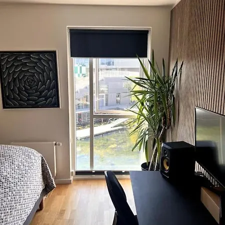 Stilren Lejlighed I Nybygget Havnekvarter. *