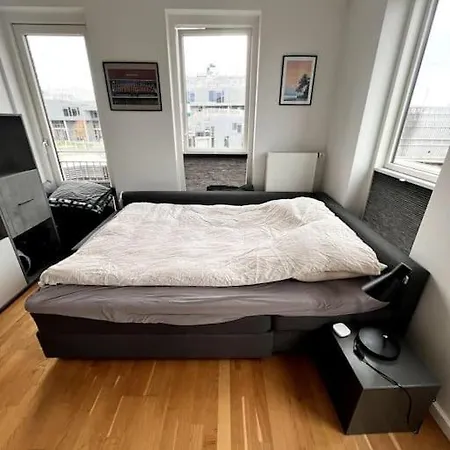 Stilren Lejlighed I Nybygget Havnekvarter. *