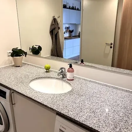 Stilren Lejlighed I Nybygget Havnekvarter. Hotell